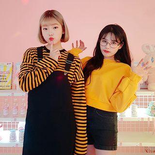 Drop-shoulder Colored Cropped Sweatshirt