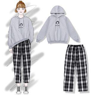 Printed Hoodie / Plaid Drawstring Pants