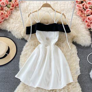 Ruffled Off-shoulder Halter Slim-fit Dress