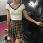 V-neck Short-sleeve T-shirt / Plaid Pleated Skirt
