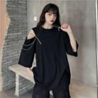 Elbow-sleeve T-shirt / Necklace