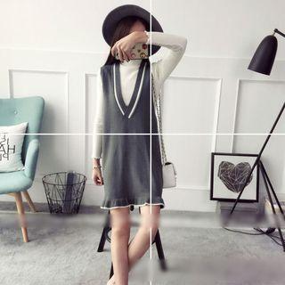 Ruffle Hem V-neck Sleeveless Knit Dress
