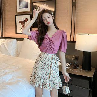 Short-sleeve V-neck Chiffon Top / Floral Print A-line Mini Skirt