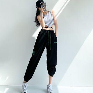 Crop Tank Top / Lettering Sweatpants