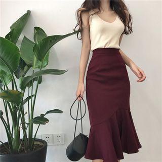 V-neck Tank Top / Ruffle Hem Pencil Skirt