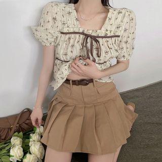 Puff-sleeve Square-neck Floral Blouse / High-waist Plain Pleated Skirt