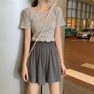 Short-sleeve Cropped T-shirt / Frill Trim Wide-leg Shorts