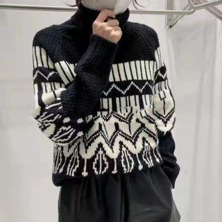 Turtleneck Two-tone Pattern Sweater