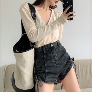 Long-sleeve V-neck T-shirt / Drawstring Denim Shorts