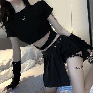 Short-sleeve Cropped T-shirt / Pleated Mini A-line Skirt / Oversleeves / Set