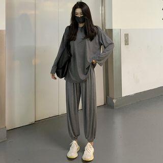 Plain Long-sleeve T-shirt / Cropped Harem Pants
