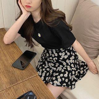 Flower Embroidered Short-sleeve T-shirt / Floral Mini A-line Skirt