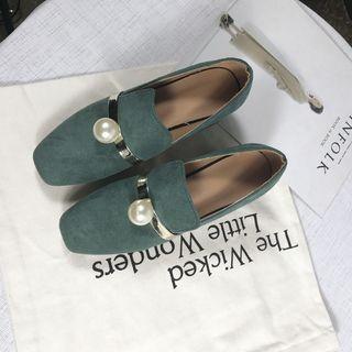 Round-toe Chunky-heel Jewelry Pumps