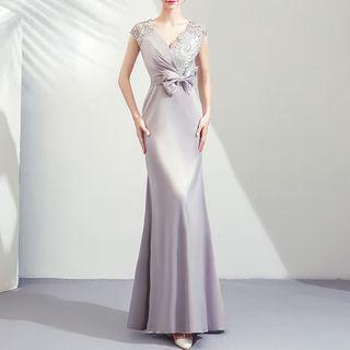 Sleeveless Bow Accent Sheath Evening Gown