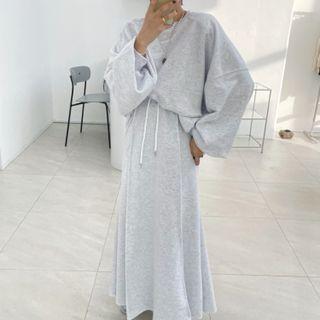 Oversized Sweatshirt / Maxi A-line Skirt