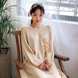 V-neck Boxy-fit Midi Knit Dress