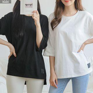 Letter-tag Dip-back T-shirt