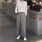 Plain Long-sleeve Loose-fit T-shirt / Plaid Pants