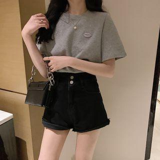 Lip-embroidered Loose T-shirt / Mini Skirt