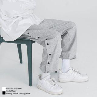 Button-side Crop Sweatpants