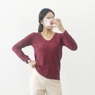 Light V-neck Knit Top