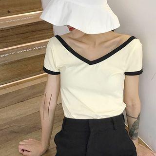 Color-block Slim-fit V-neck Short-sleeve T-shirt