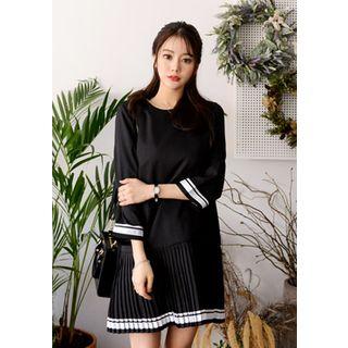 3/4-sleeve Contrast-trim Pleated Dress