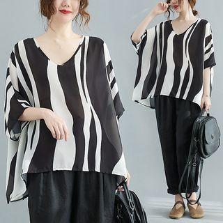 Short-sleeve V-neck Striped Loose-fit Top Black - One Size