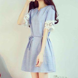 V-neck Lace Panel Short-sleeve Dress
