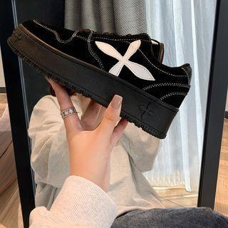 Contrast Stitching Applique Platform Sneakers