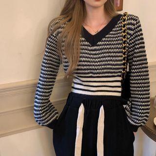 Long-sleeve V-neck Striped Cropped Sweater Black - One Size