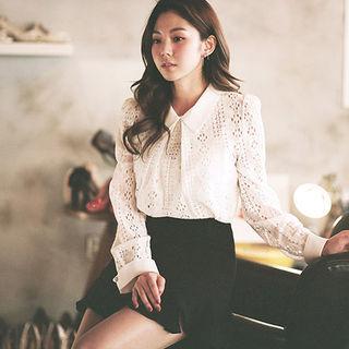 Chelsea-collar Lace Blouse