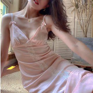 Sleeveless V-neck Lace Slim-fit Dress