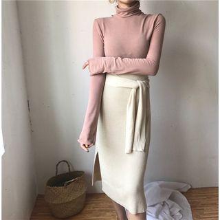Long-sleeve T-shirt / Slit Midi Skirt
