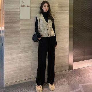 Buttoned Knit Vest / Velvet Wide-leg Pants
