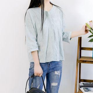 Embroidered 3/4 Sleeve Collarless Shirt