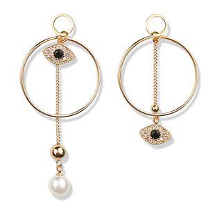Non-matching Faux Pearl Hoop Earring