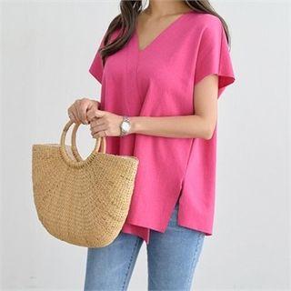 V-neck Short-sleeve Asymmetric Slit-hem T-shirt