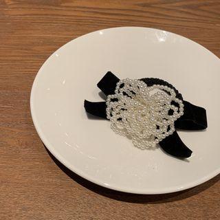Flower Faux Pearl Ribbon Hair Tie Faux Pearl - Black & White - One Size