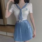 Short-sleeve Tie-neck T-shirt / Pleated Skirt