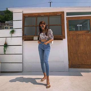 Wrap-front Pattern Cropped Top