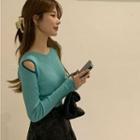 Contrast Trim Cold-shoulder Long-sleeve Knit Top
