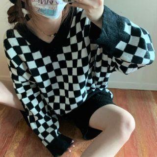 V-neck Checkerboard Sweater Check - Black & White - One Size