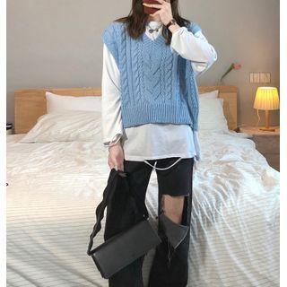 Plain Cable Knit Vest / Ripped Jeans