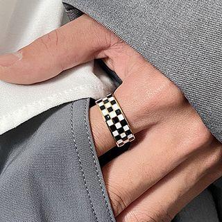 Checkered Ring