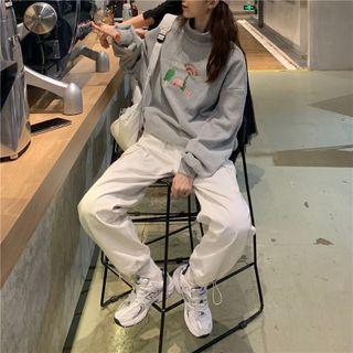 Mock-neck Embroidered Sweatshirt / Loose Fit Pants