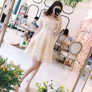 Off-shoulder Short-sleeve Lace A-line Dress