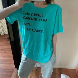 Letter Printed Short-sleeve T-shirt / High-waist Pleated Skirt
