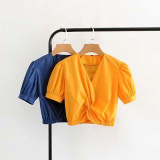 Short-sleeve Twisted Crop Top