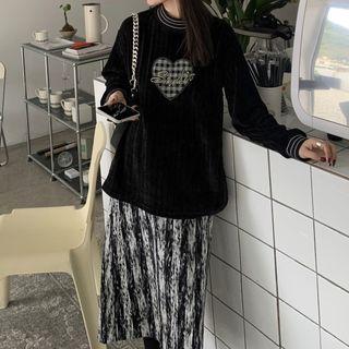 Heart Sweatshirt / Midi Skirt